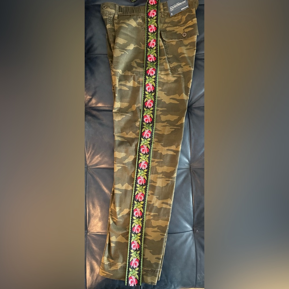 CUSTOM TRIM, NWT, low rise Camouflage Baggy Cargo Pants